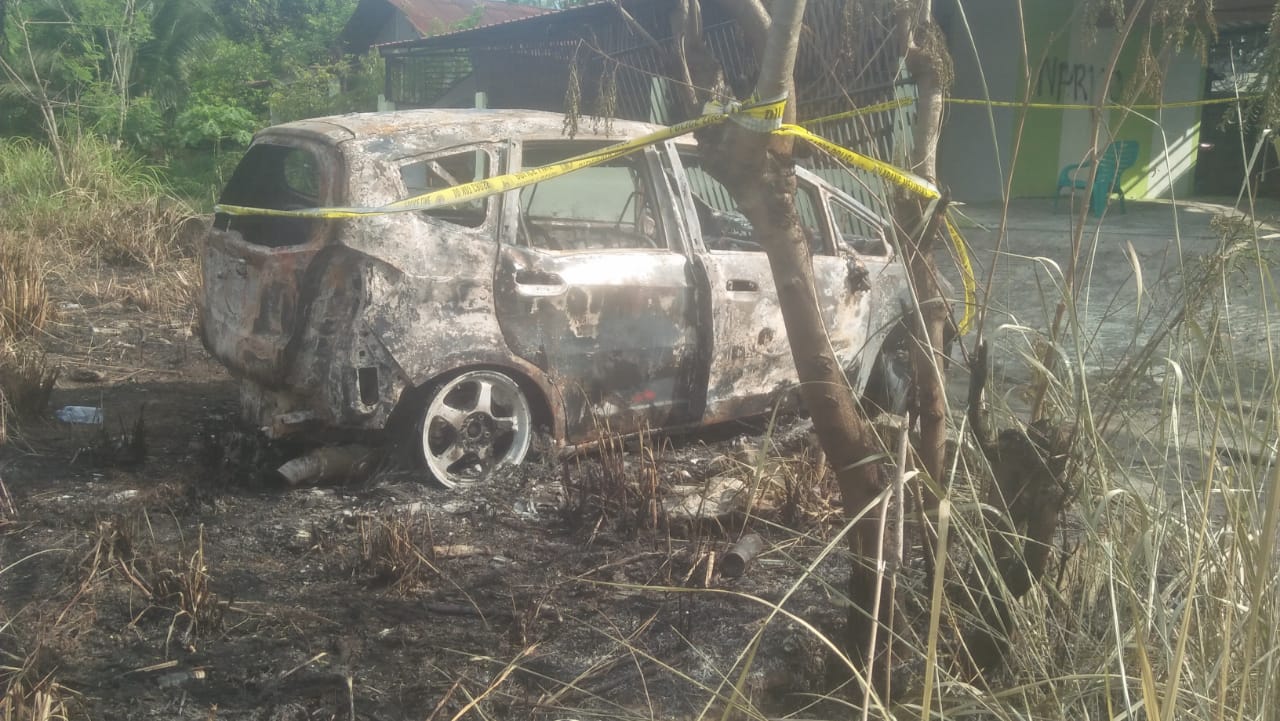 Diduga Bandar Narkoba Di Paluta, Massa Lempari Rumah Dan Bakar Mobil