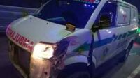 Ambulans Bawa Pasien Bayi Kecelakaan Vs Truk Tronton di Cileungsi
