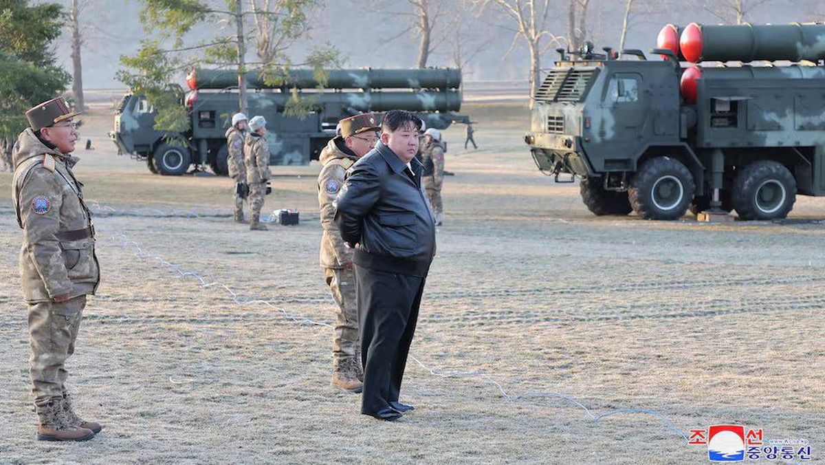 Korut lakukan latihan tembak libatkan peluncur roket ganda super besar