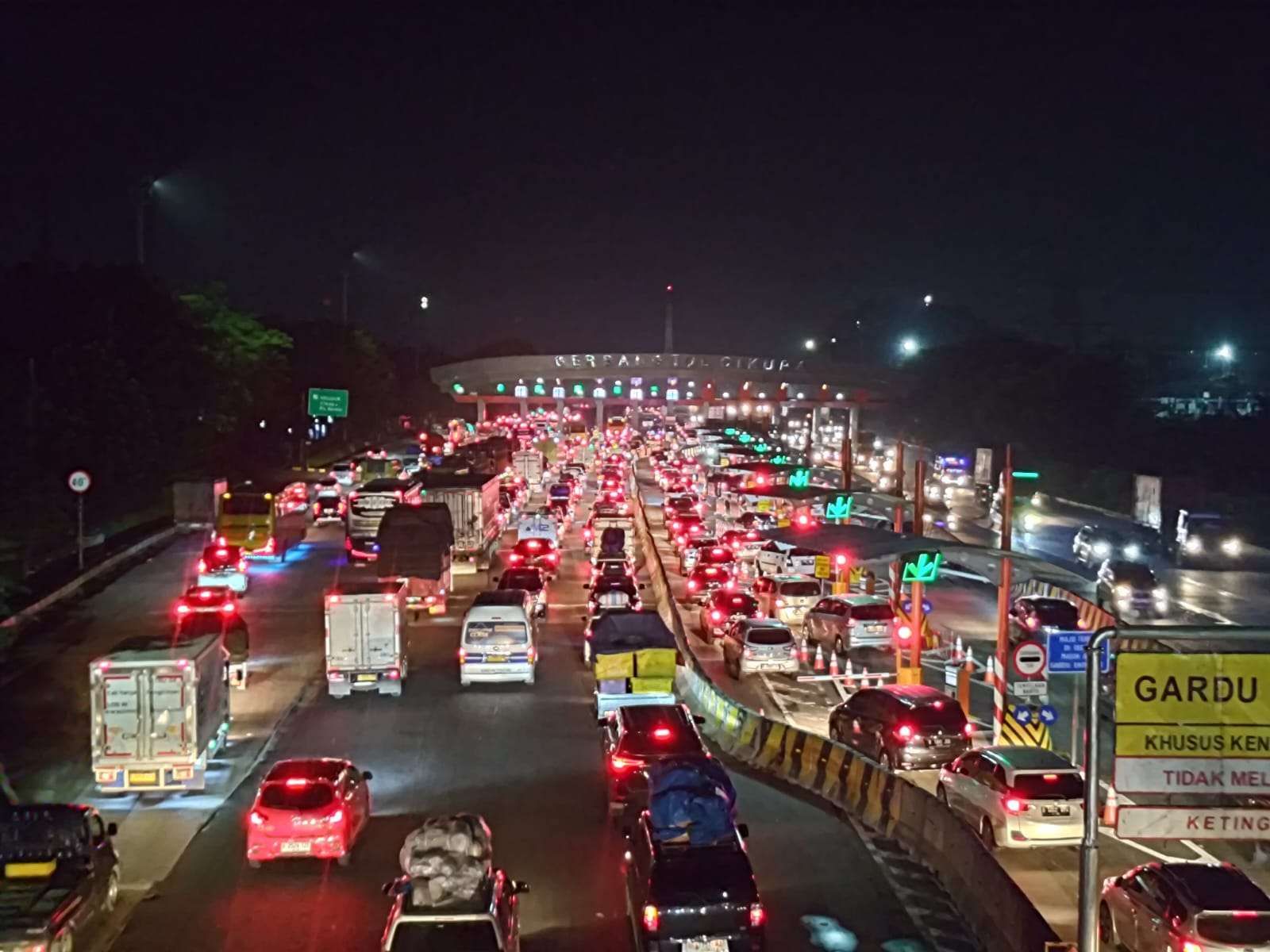 Libur Iduladha, 86.982 Kendaraan Padati Tol Tangerang-Merak