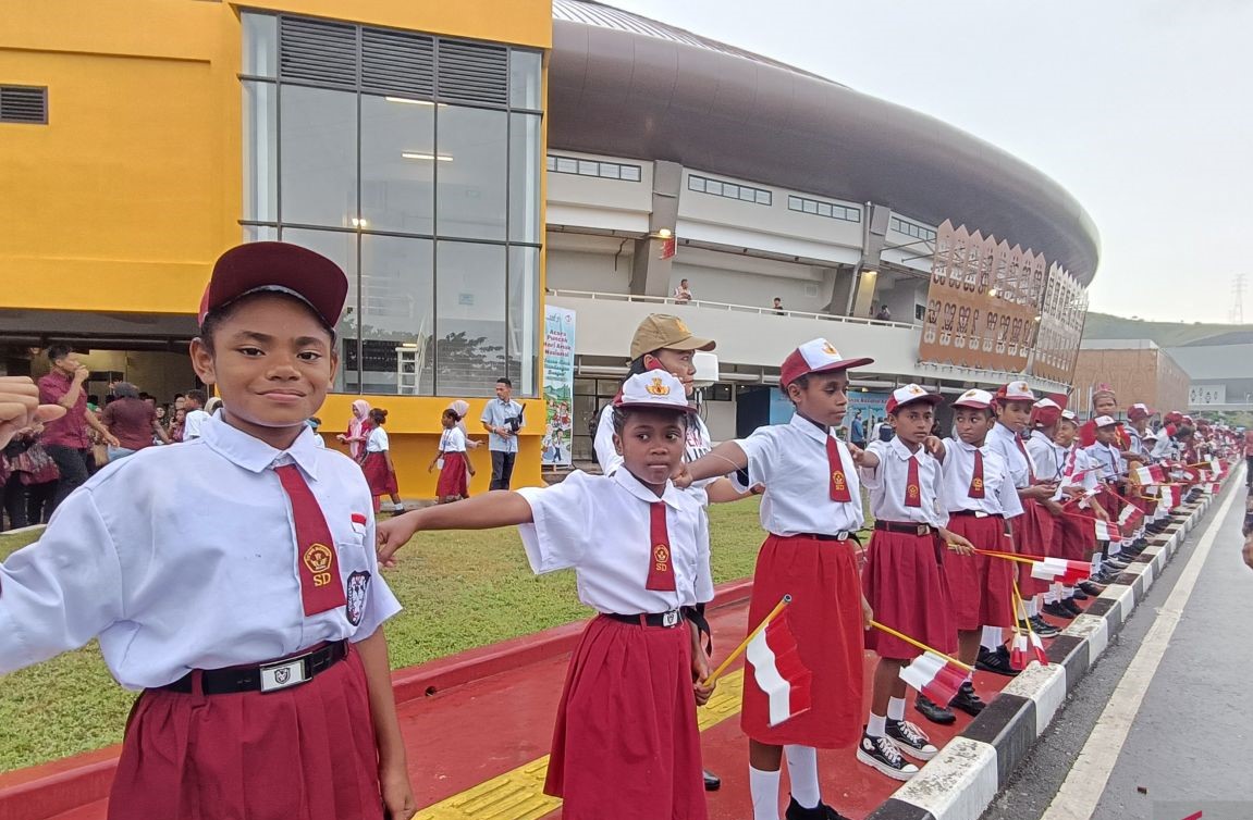 500 siswa SD sambut kedatangan Presiden di Istora Papua Bangkit