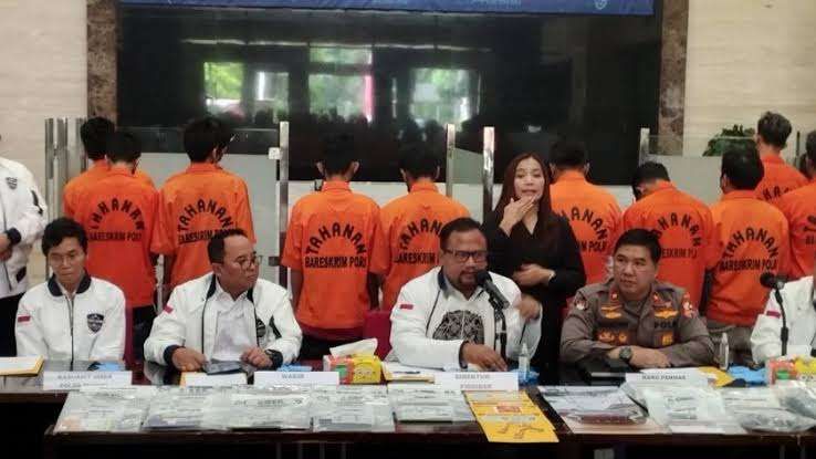 'Scam Online', Tersangka Rugikan Korban hingga Rp1,5 Triliun