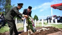 Gubernur Jawa Barat Dua Periode 1993−2003 HR Nuriana Dimakamkan di Taman Makam Pahlawan Cikutra