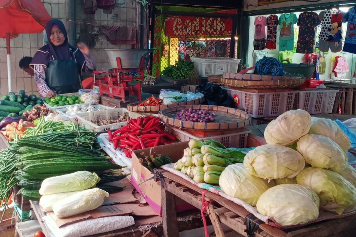 Hari ini Harga pangan Mulai dari Bawang-minyak dan gula kompak turun, beras naik