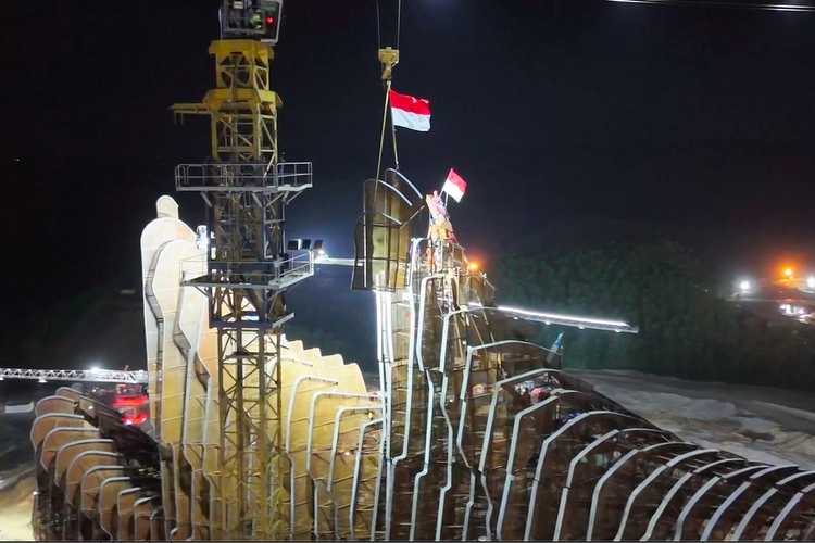 Pemasangan bilah terakhir garuda Kantor Presiden di IKN telah selesai