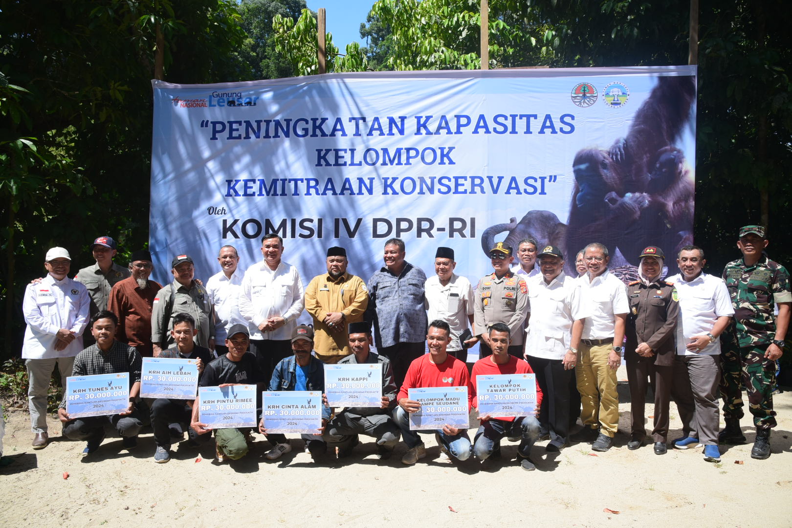 Komisi IV Bersama KKP Bagikan Benih Ikan Mas di Aceh Tenggara