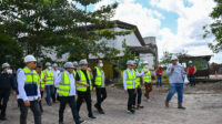 Ketua_Tim_Kunsfik_Komisi_VII__Mukhtarudin_bersama_tim_meninjau_produksi_barang_mineral_di_PT_KPC__Ko20240707152819 Dukung Hilirisasi, Komisi VII Desak Percepat Pembangunan Smelter Zinc PT KPC Kalteng