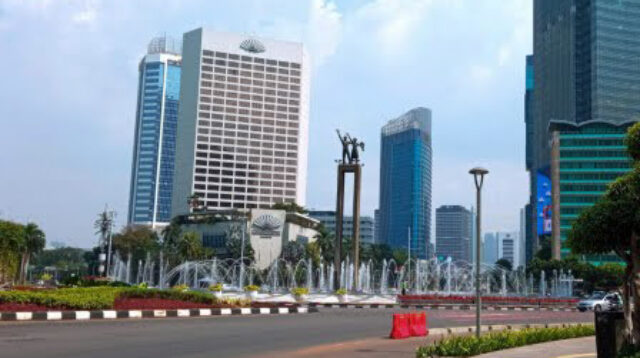 Senin Cerah di Ibu Kota, Cuaca Bersahabat Hingga Malam