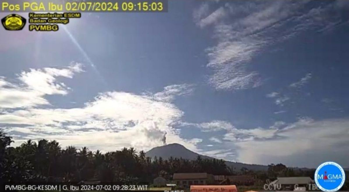 Gunung Ibu kembali meletus muntahkan abu vulkanik 600 meter pagi ini