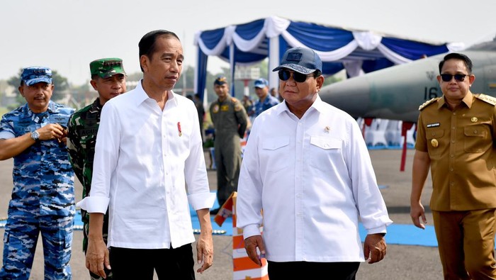 Inila Momen Prabowo 'Dilatih' Jokowi, Duduk Sebelahan hingga Wakili Pidato
