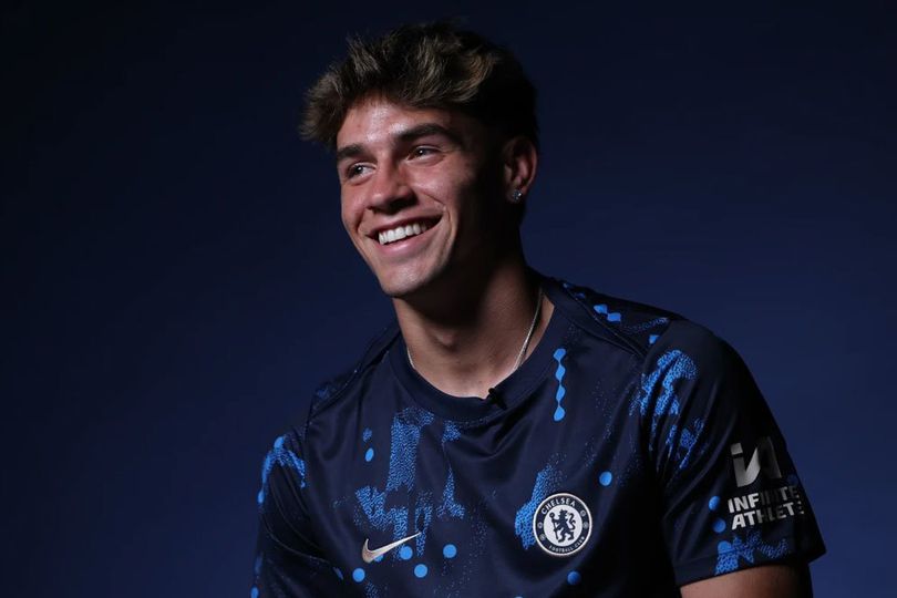 Chelsea resmi dapatkan Marc Guiu dari Barcelona
