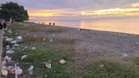 Sisi Gelap Pantai Nabire, Sampah Merusak Keindahan