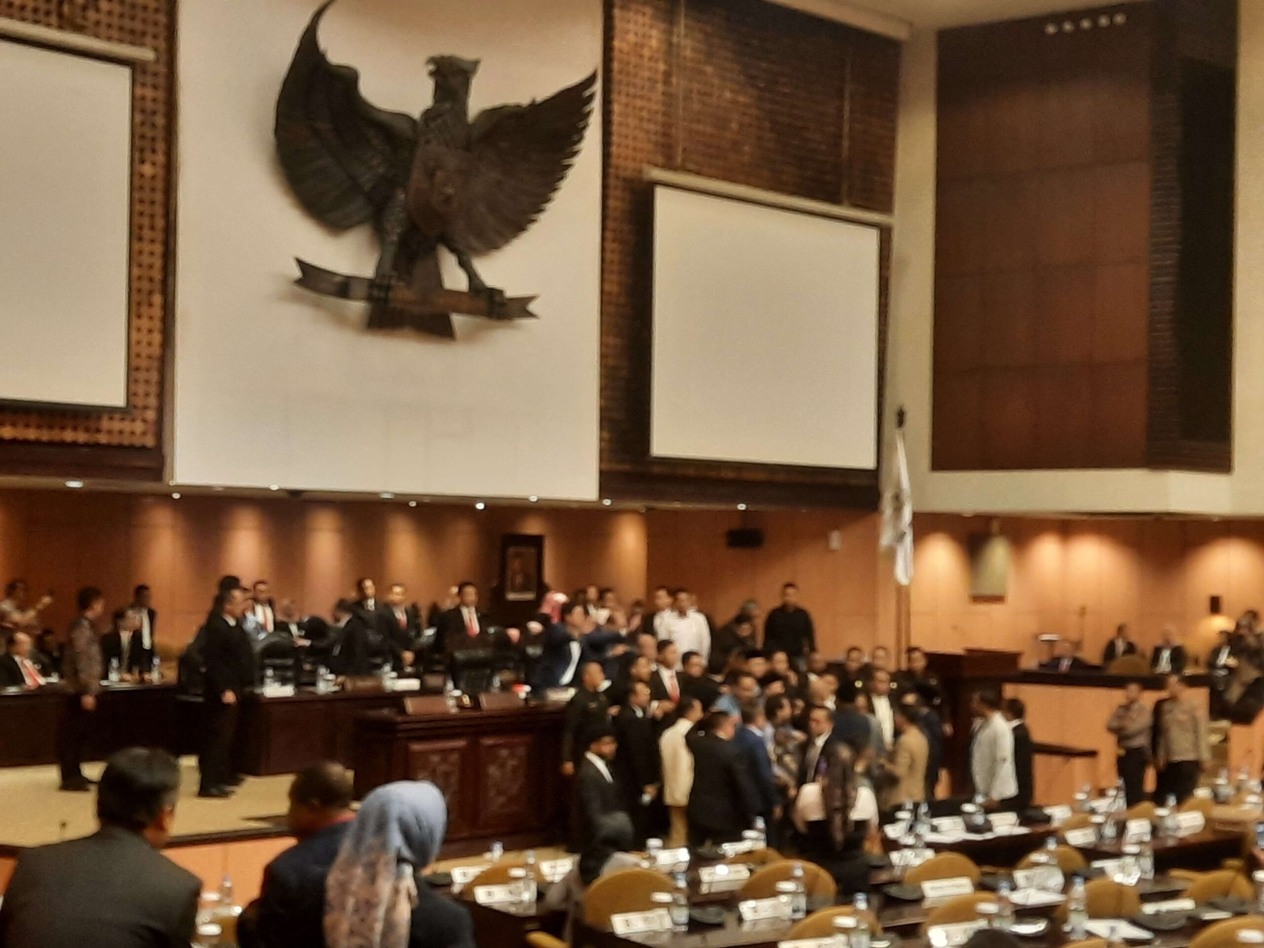 Bahas Tatib Pimpinan, Paripurna DPD RI Ricuh