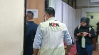 KPK geledah kantor OJK terkait penyidikan korupsi CSR BI