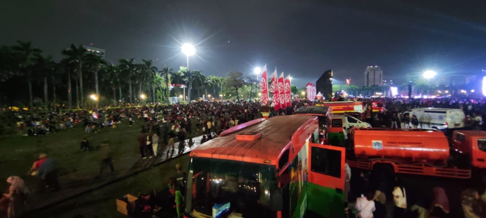 Malam Gemilang di Monas Sisakan 19,36 Ton Sampah