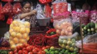 B47F15F6-FA24-4B1F-A6AD-89CA88860F14 Harga pangan: Cabai Rp45.770 per kg dan bawang putih Rp41.790 per kg