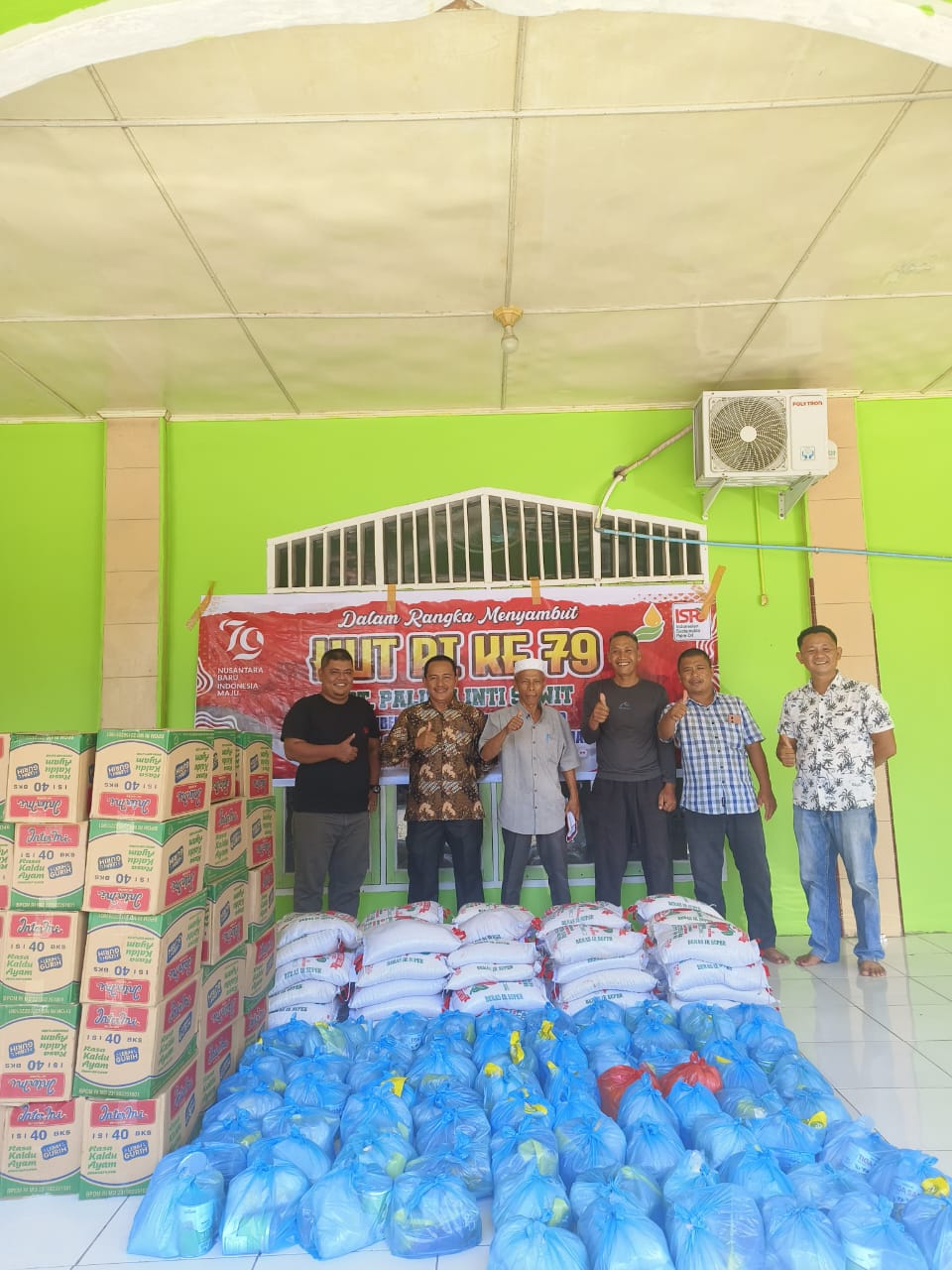 Meriahkan HUT RI Ke 79 PT. PIS Berikan Bantuan Paket Sembako Kepada Masyarakat Sekitar