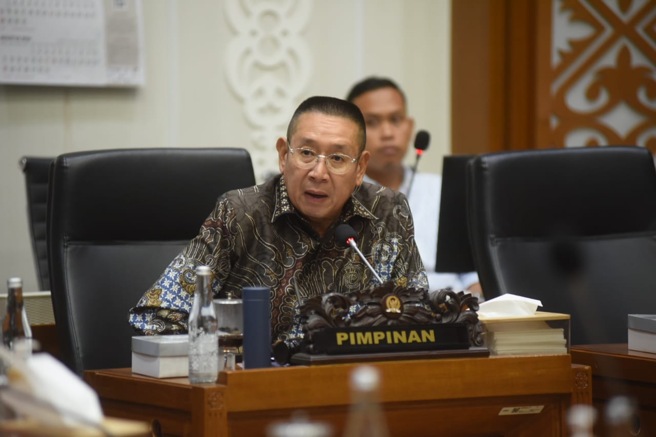 Pembahasan Revisi UU TNI dan UU Polri Dilanjutkan DPR Periode Berikutnya