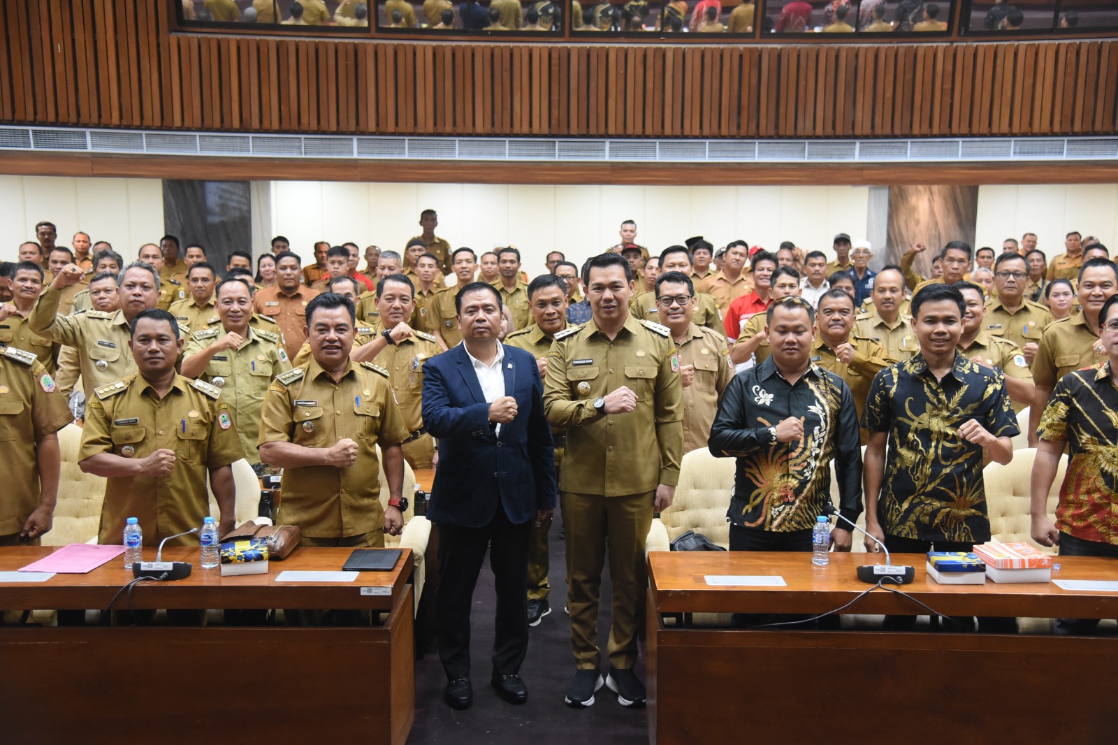 Terima Audiensi 200 Kades, Lasarus Siap Perjuangkan Perbaikan Infrastruktur Kapuas Hulu