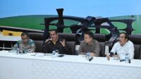 Wakil_Ketua_Komisi_IX_DPR_RI_Emanuel_Melkiades_Laka_Lena_saat_menjadi_narasumber_pada_diskusi_Dialek20240820155308 Peningkatan Anggaran Kesehatan Diharapkan Fokus pada Promotif dan Preventif