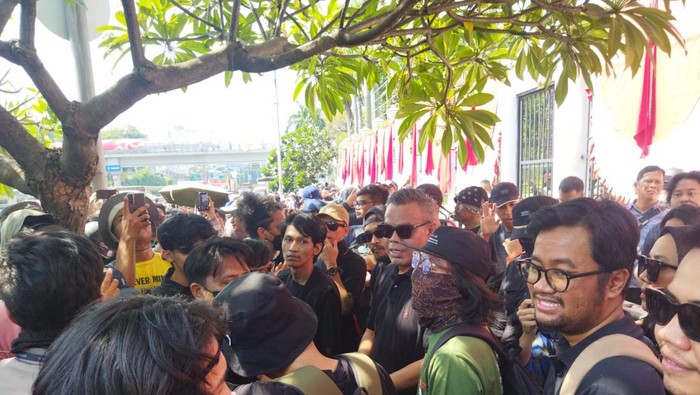 Cing Abdel hingga Bintang Emon Ikut Aksi Tolak Revisi UU Pilkada di DPR