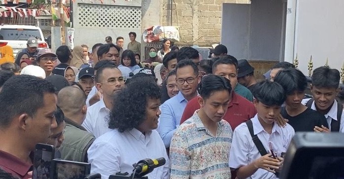 Wapres Terpilih Gibran Blusukan Bareng Marshel dan Raffi Ahmad di Tangsel, Bagi Susu-Buku