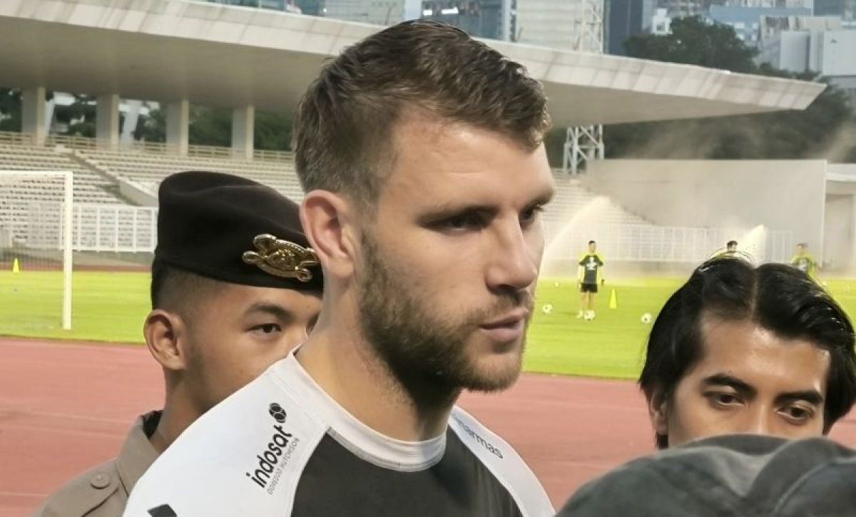 Maarten Paes perlancar berbahasa Indonesia dengan buku dan interaksi