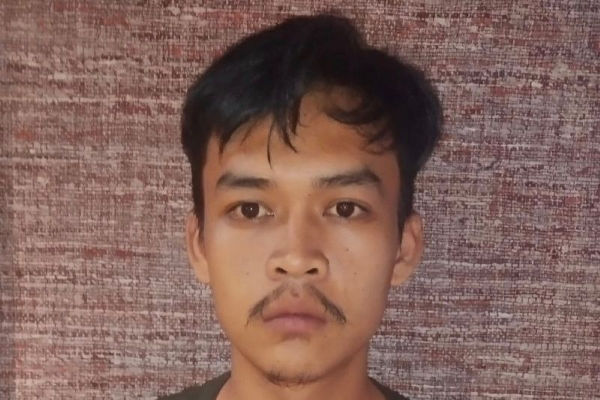 Tersangka FA (23) yang mengelola situs judi online ditangkap di Sumatera Barat oleh Ditreskrimsus Polda Metro Jaya, Jumat (20/9/2024