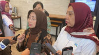 Ketua Dewan Pers Ninik Rahayu (kiri) dalam acara “Aksi dan Kolaborasi Pentahelix: Penguatan Media dan Pers dalam Pencegahan dan Respon Kekerasan Berbasis Gender” di Jakarta, Senin (30/9/2024).