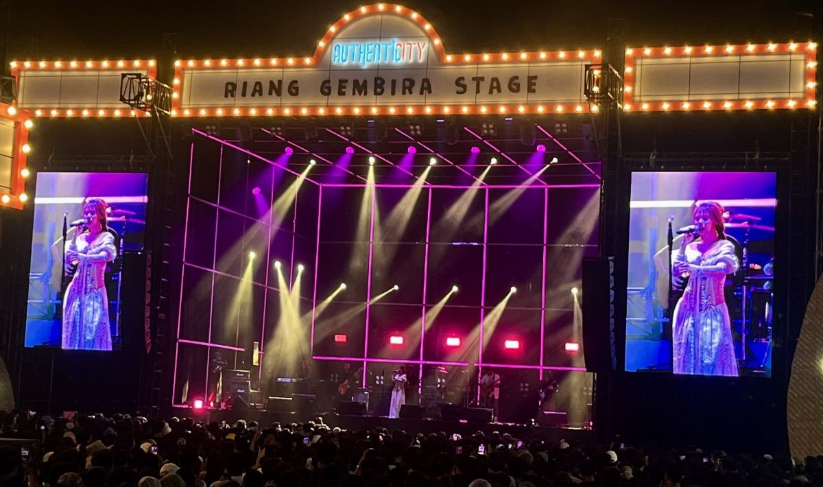 Nadin Amizah sedih saat akan bawakan “Bertaut”