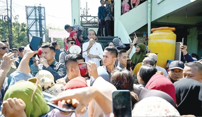 Presiden Jokowi pamit dan minta maaf ke warga saat tinjau pasar di Deli Serdang