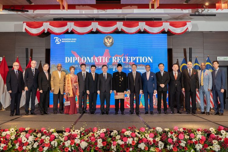 Resepsi Diplomatik di Penang dimeriahkan dengan menari Tortor bersama