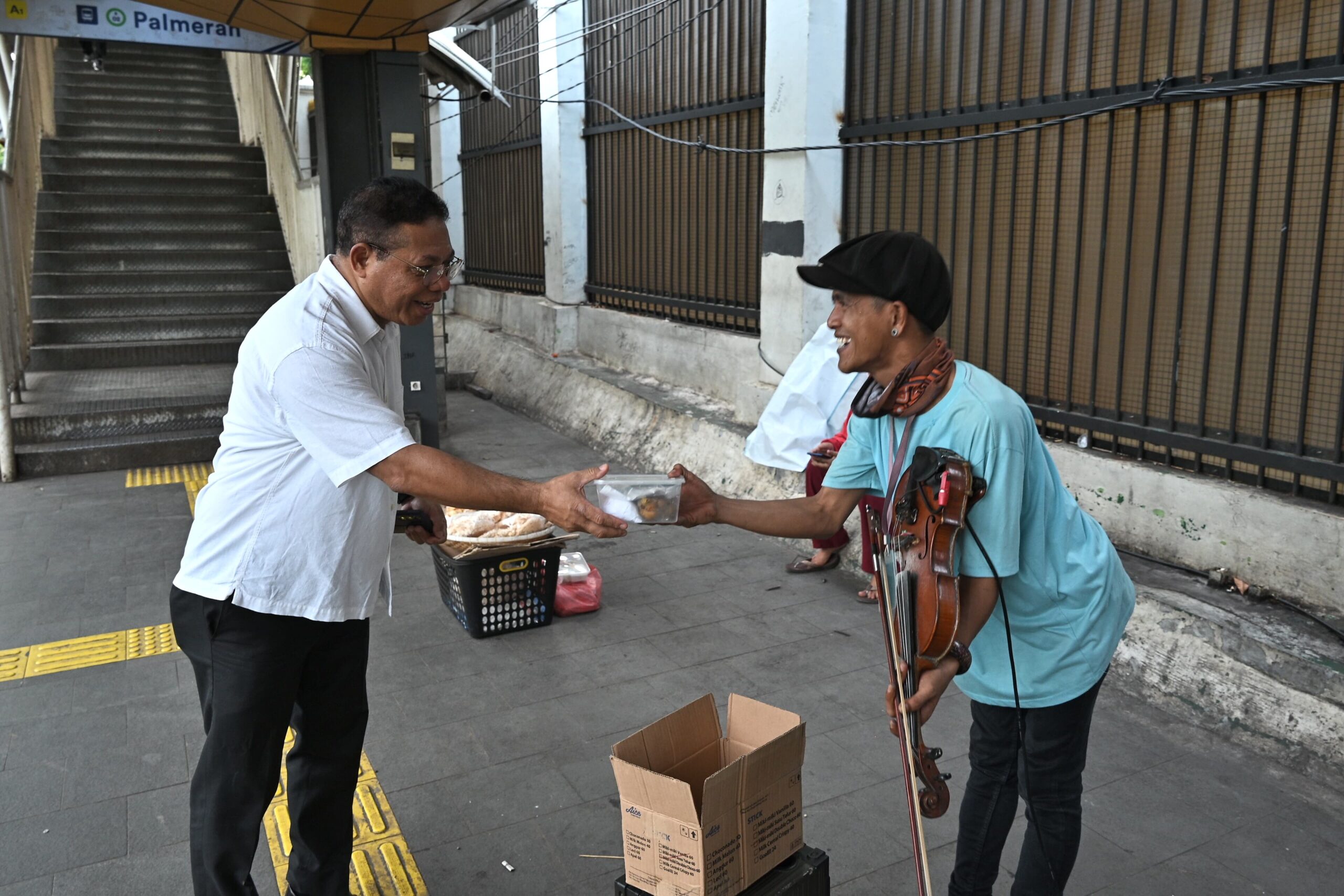 PDO Parlemen Gelar Berbagi Kasih, Bagikan Sarapan ke Masyarakat di Lingkungan Parlemen