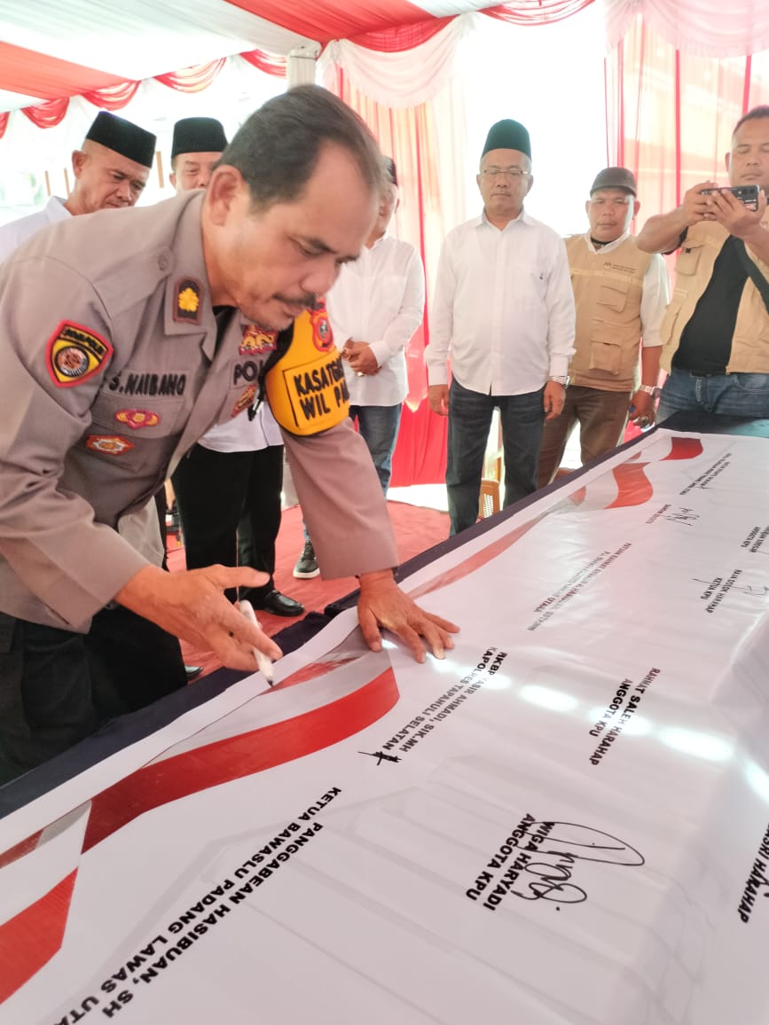 KPU Paluta Bacakan Naskah Deklarasi Kampanye Damai Pilkada Serentak Tahun 2024