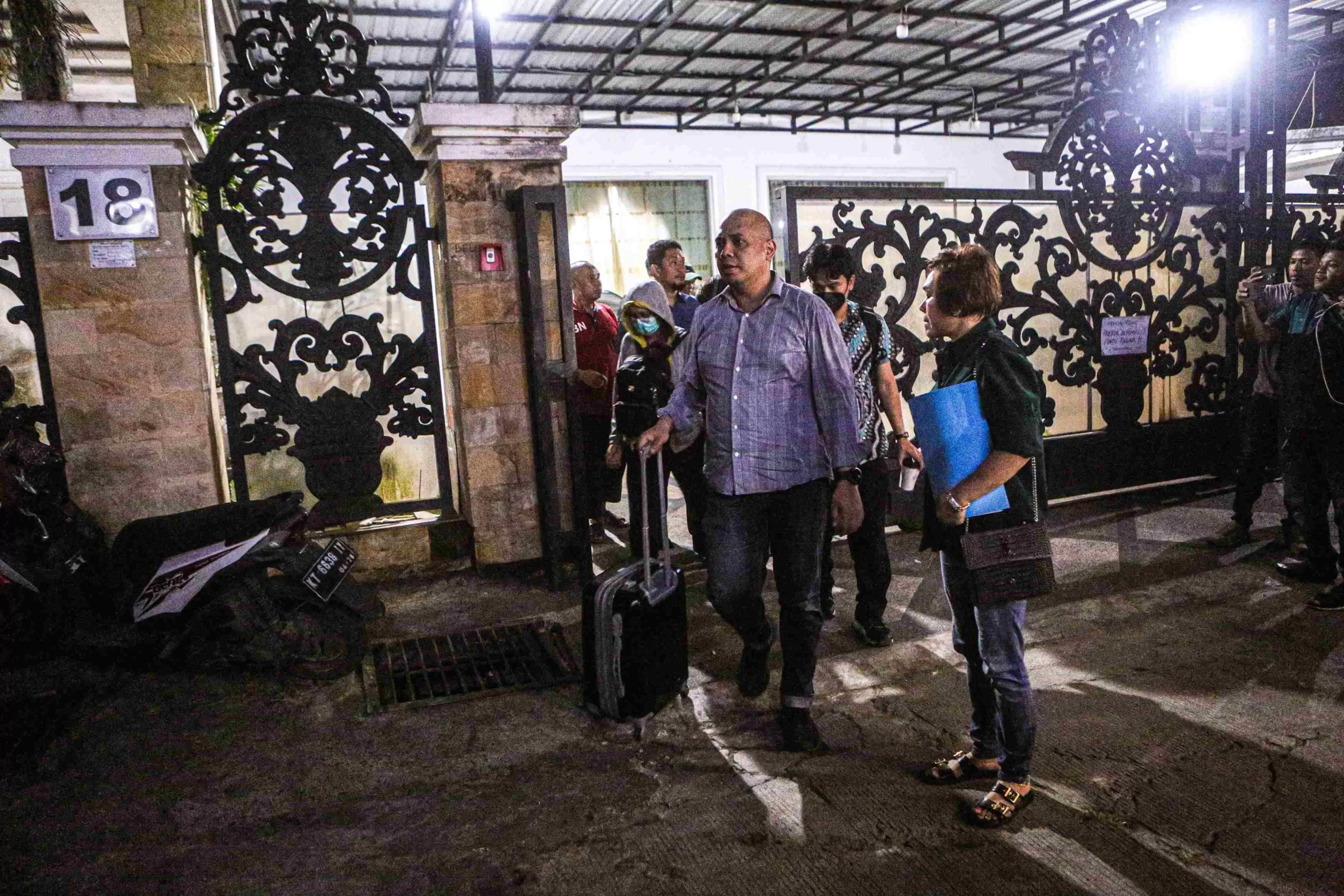 KPK Geledah Rumah Eks Gubernur Awang Faroek di Kaltim