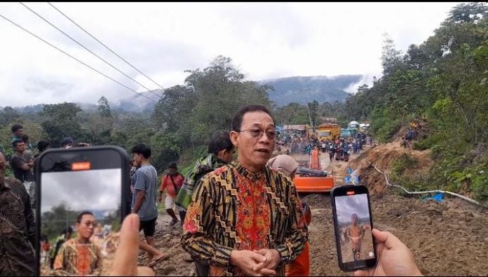 Gus Irawan Minta Menteri PUPR Turun Tangan perbaiki Jalan di Batu Jomba Tapsel yang Rusak Parah