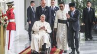 antarafoto-pertemuan-jokowi-paus-hma-040924-hma-01 Presiden Jokowi tiba di Stadion GBK untuk temui Paus
