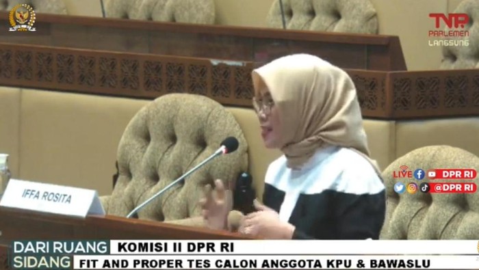 DPR Bakal Sepakati Iffa Rosita Jadi Komisioner KPU Gantikan Hasyim Asy'ari