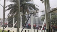 demo-hari-tani-nasional-di-depan-dpr-ri-devidetikcom-1_169 Walau Hujan Deras, Massa Tetap Demo Hari Tani di Depan Gedung DPR