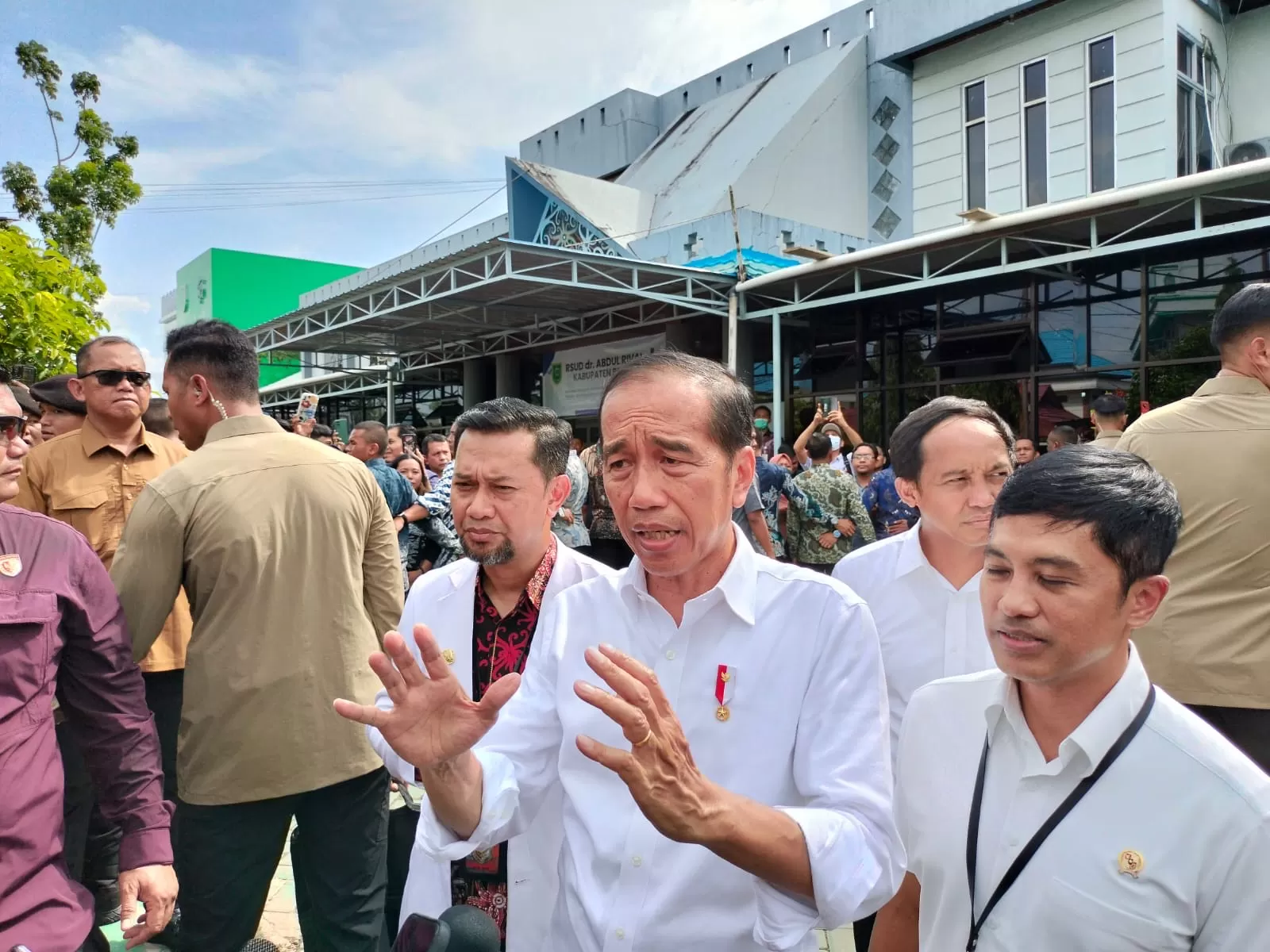 Presiden Jokowi menyambangi fasilitas kesehatan hingga kampus di Berau