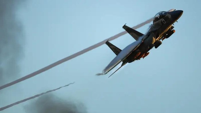 Israel Klaim Jet Tempurnya Hancurkan 60 Target Intelijen Hizbullah