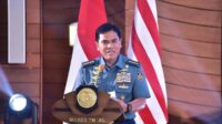 Kepala Staf TNI Angkatan Laut (KSAL) Laksamana TNI Muhammad Ali memberikan sambutan saat membuka acara FGD bertajuk peperangan berbasis teknologi otonom (autonomous warfare) di Markas Besar TNI AL, Cilangkap, Jakarta, Rabu (25/9/2024)
