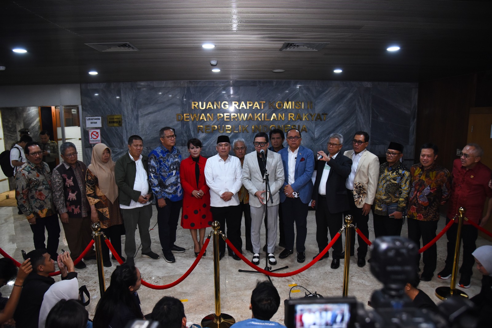 Sampaikan Kinerja Lima Tahun Terakhir, Komisi II: Kami Hasilkan 160 UU dalam Satu Periode