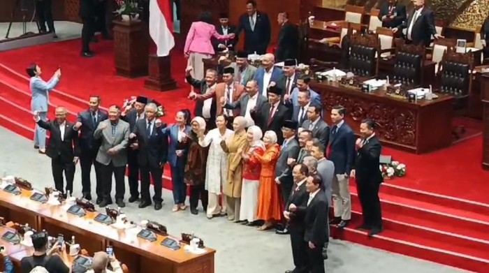 Anggota Fraksi Gerindra Teriak 'Prabowo Presiden' Sebelum Paripurna Akhir DPR