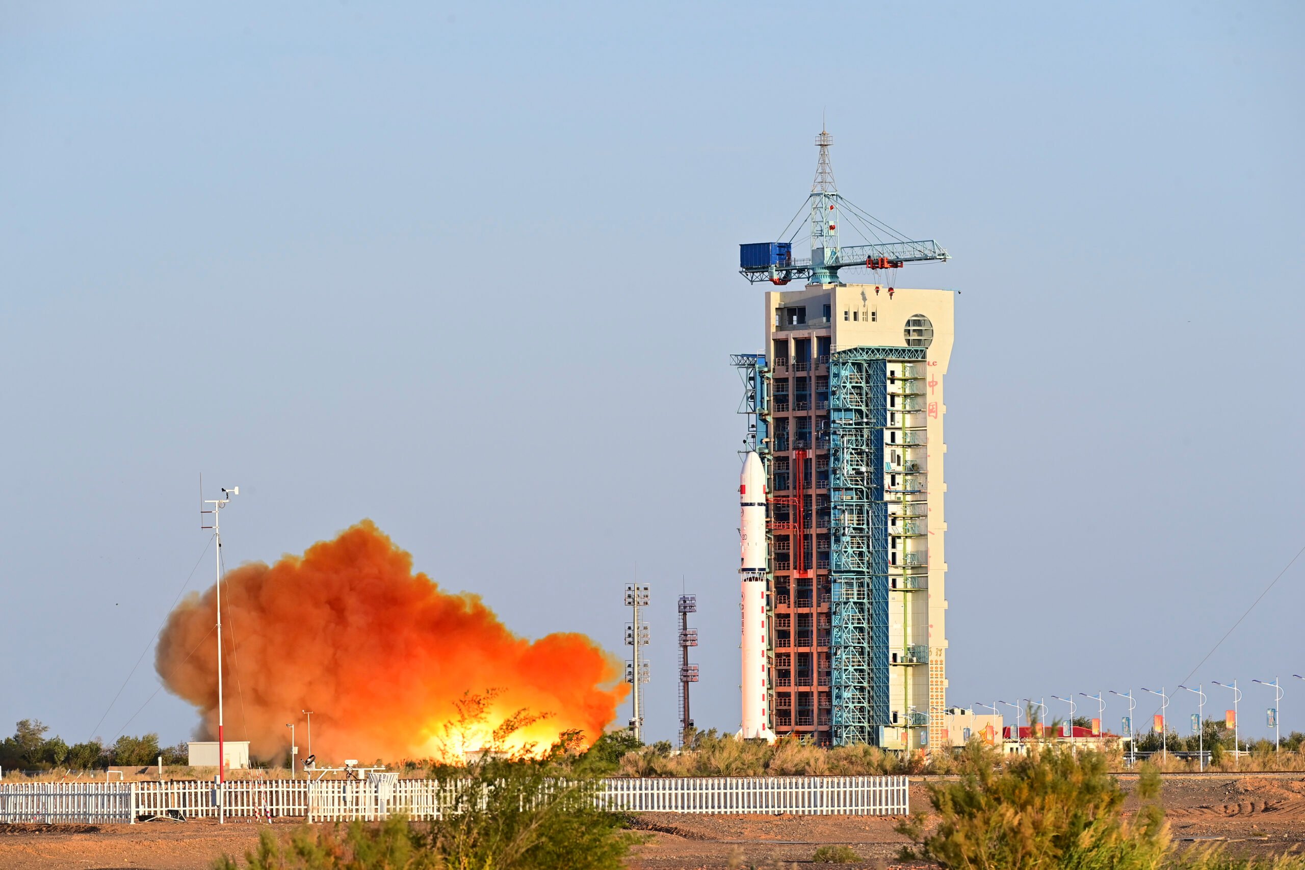 China luncurkan satelit uji coba reusable dan returnable pertama