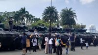 Masyarakat Antusias Lihat Pameran Kendaraan Taktis TNI