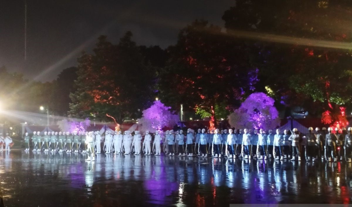 Diguyur hujan, Presiden Prabowo beri jeda libur Taruna Parade Senja