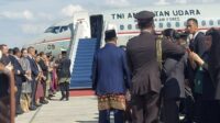 20241020_162318_Gallery Wanita 'kebal Paspamres' menangis lepas Jokowi pulang ke Solo