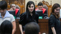 Sandra Dewi dan Kartika Dewi saat jadi saksi di persidangan tipikor
