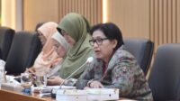 Anggota_Komisi_IX_DPR_RI_Irma_Suryani_saat_mengikuti_audiensi_dengan_Konsil_Tenaga_Kesehatan_Indones20241028162037 Terima Aduan KTKI Soal PHK Massal, Irma Suryani Minta Komisi IX Segera Panggil Menkes